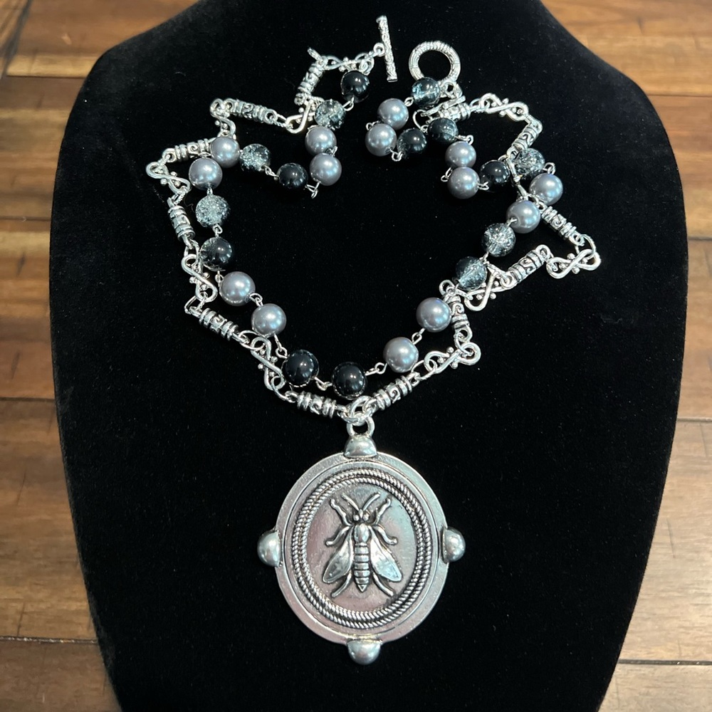 NWOT - BEAUTIFUL Dbl strand Bumblebee necklace and earrings set